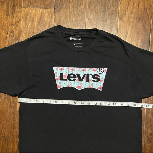 Levi’s Classic Logo Flamingo Short Sleeve Graphic T-Shirt - Picture 5 of 8